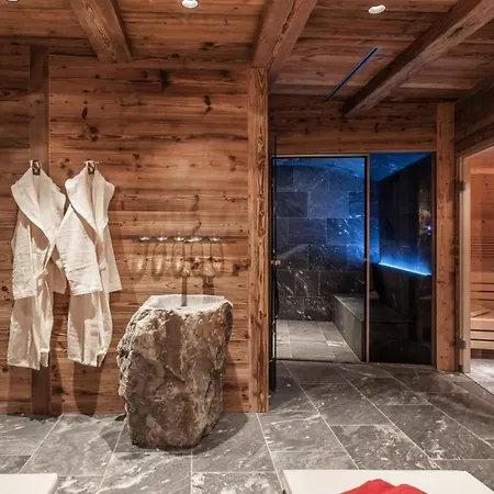 Chalet Quiet Location In The Middle Of The Ski *