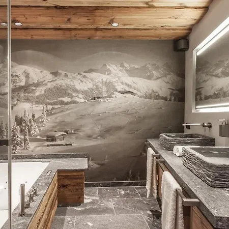 Quiet Location In The Middle Of The Ski Chalet Kitzbuhel